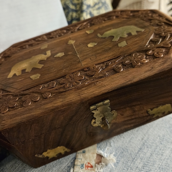 India Elephant Jewelry Box. - Picture 3 of 4